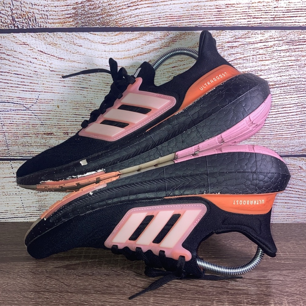 Pre Owned Adidas Women's Black ULTRABOOST LIGHT Running Shoes HQ8599 Size 10.5 - Picture 6 of 9